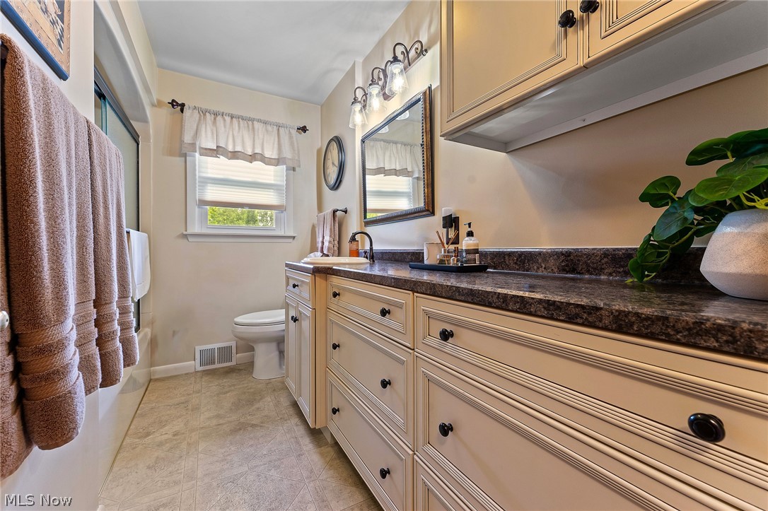 82 Ward Avenue New Middletown OH 44442