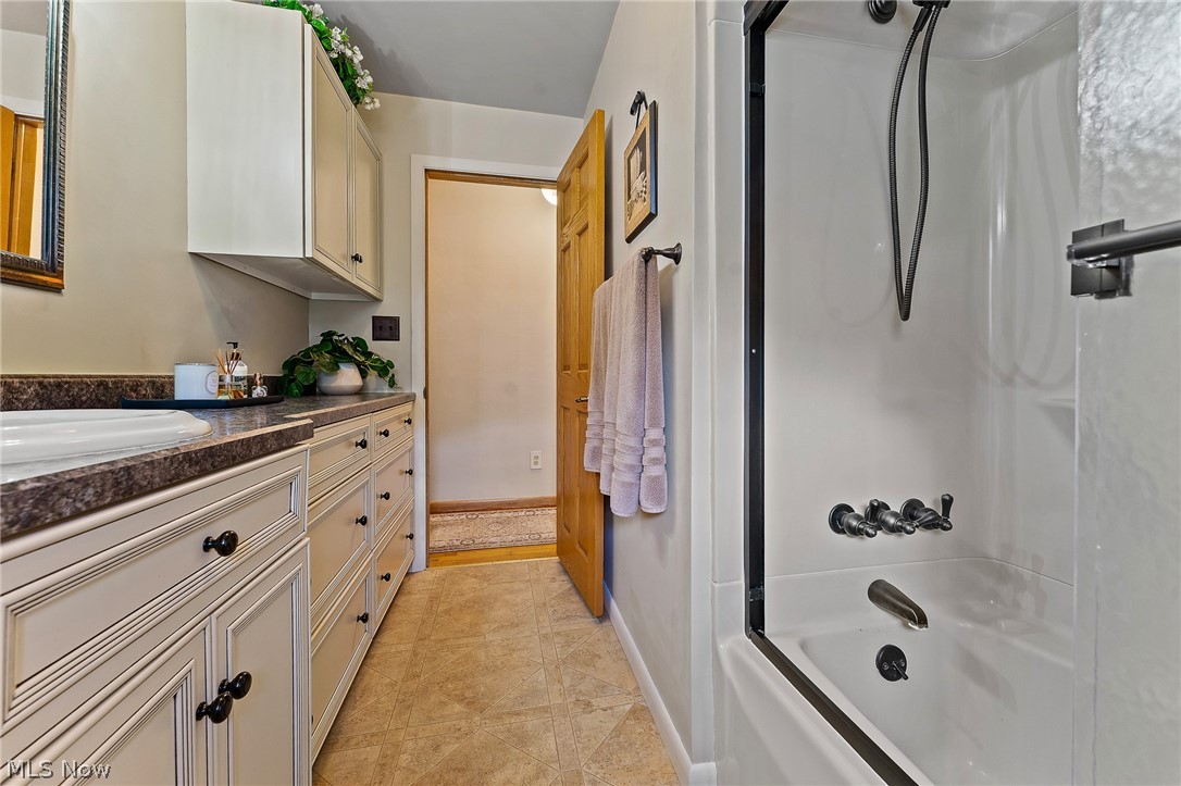 82 Ward Avenue New Middletown OH 44442