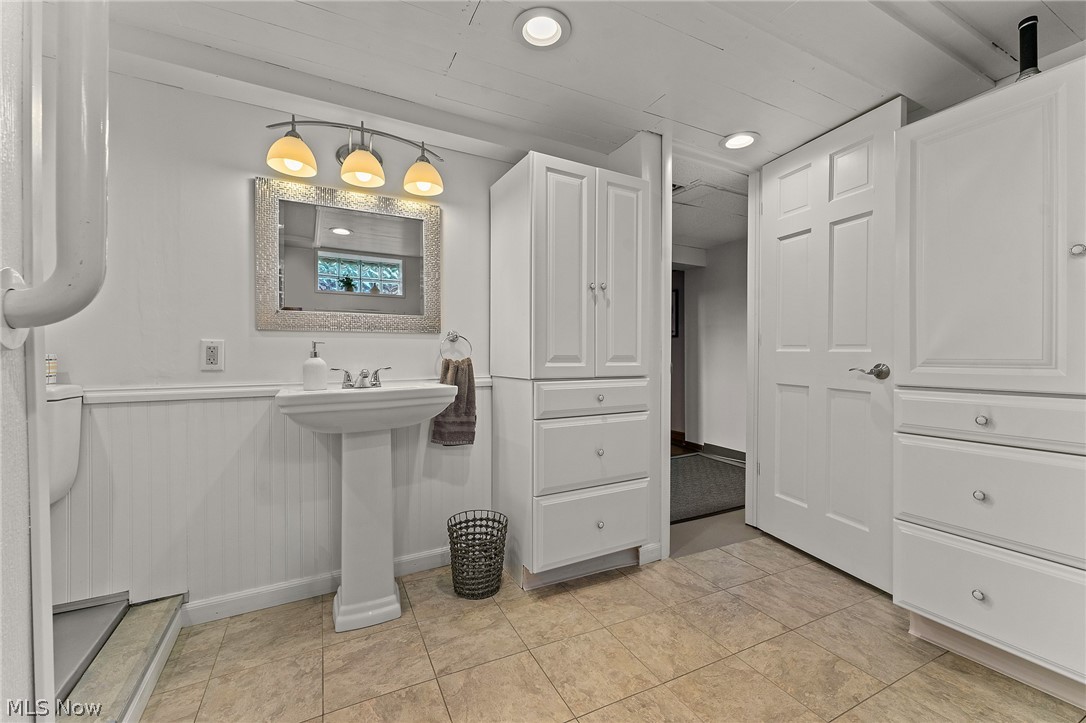 82 Ward Avenue New Middletown OH 44442
