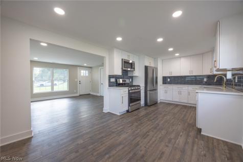 1923 Hillsdale Drive Twinsburg OH 44087