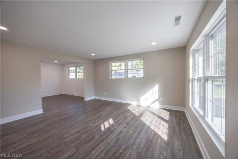 1923 Hillsdale Drive Twinsburg OH 44087