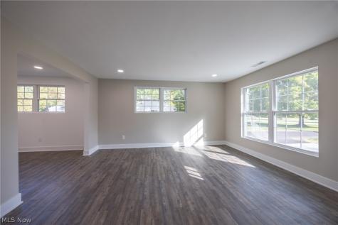 1923 Hillsdale Drive Twinsburg OH 44087