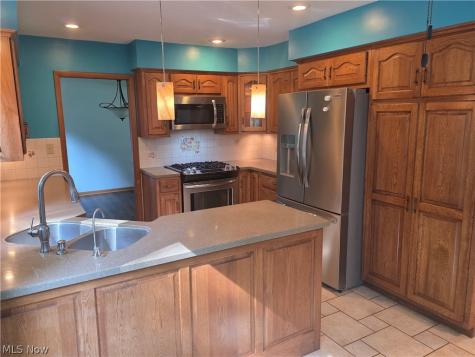 8124 Thornhurst Drive North Royalton OH 44133