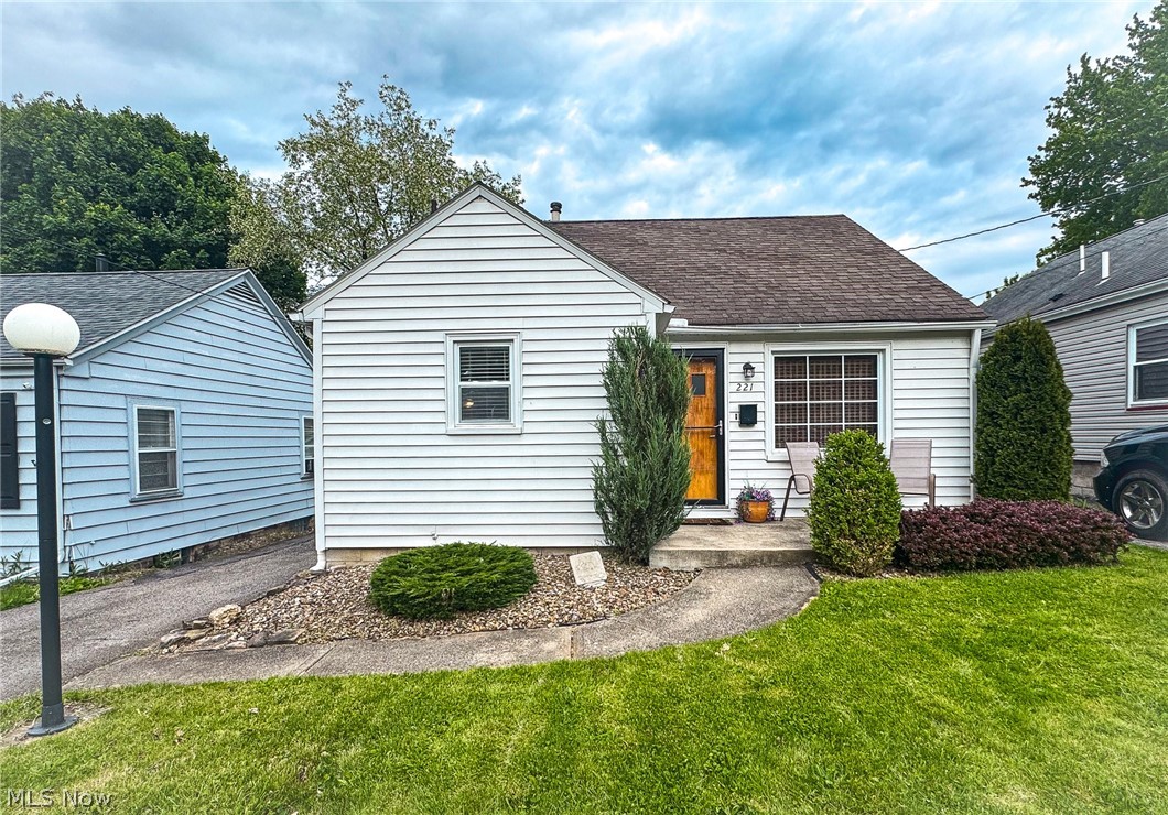 221 Parkgate Avenue Youngstown OH 44515