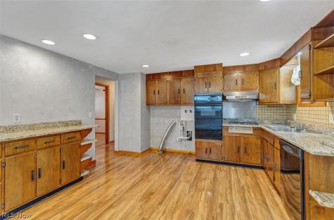 6556 Christene Boulevard Brook Park OH 44142