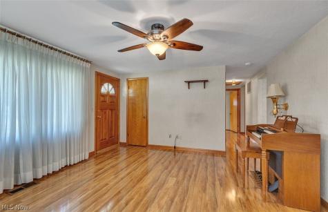 6556 Christene Boulevard Brook Park OH 44142