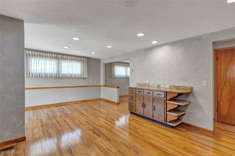 6556 Christene Boulevard Brook Park OH 44142