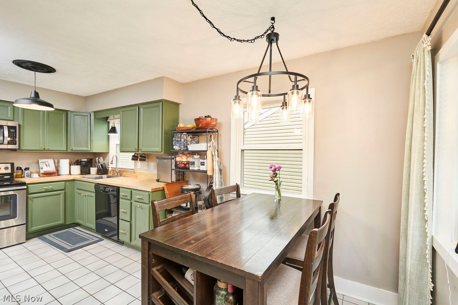 1596 Fairfax Road Akron OH 44313