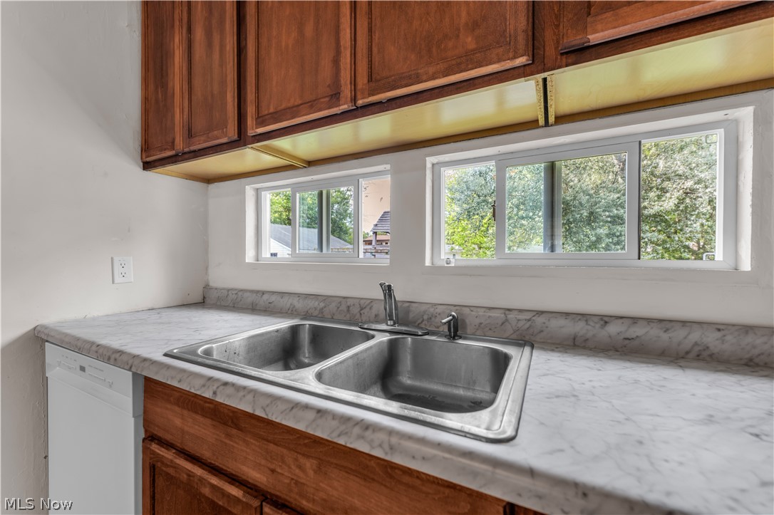 567 Walnut Street Elyria OH 44035