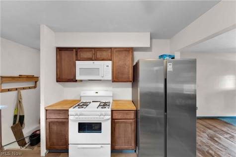 567 Walnut Street Elyria OH 44035