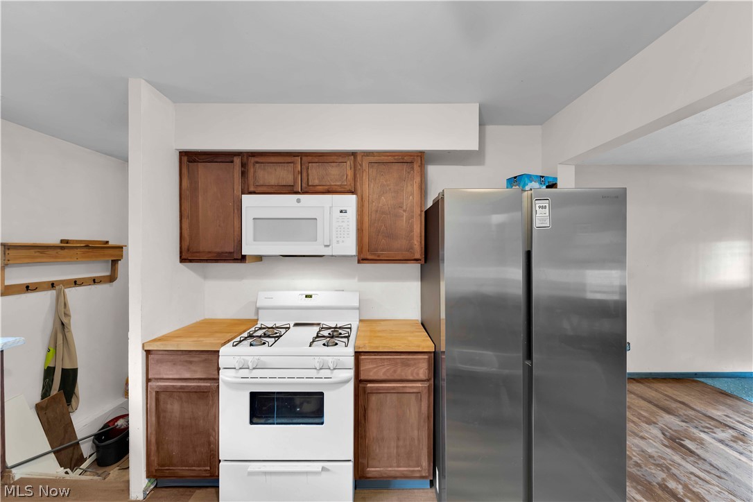 567 Walnut Street Elyria OH 44035