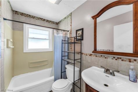 567 Walnut Street Elyria OH 44035