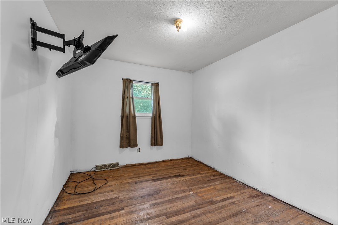 567 Walnut Street Elyria OH 44035