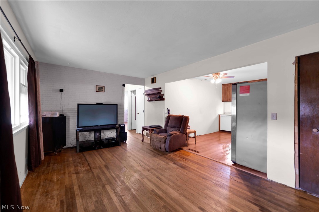 567 Walnut Street Elyria OH 44035