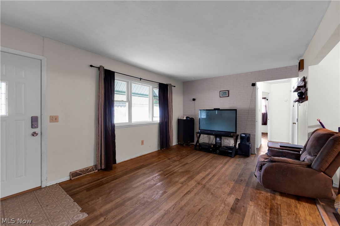 567 Walnut Street Elyria OH 44035