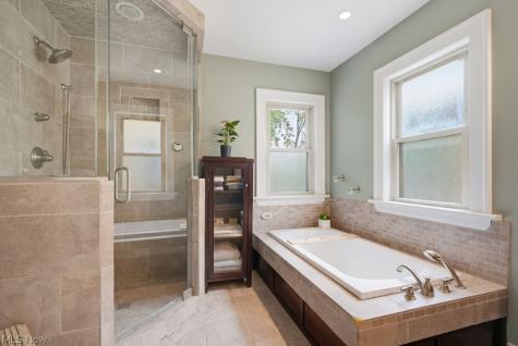 2241 Maplewood Road Cleveland Heights OH 44118