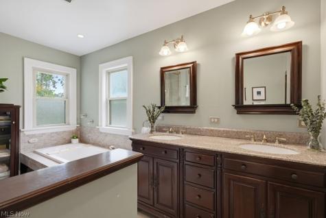2241 Maplewood Road Cleveland Heights OH 44118
