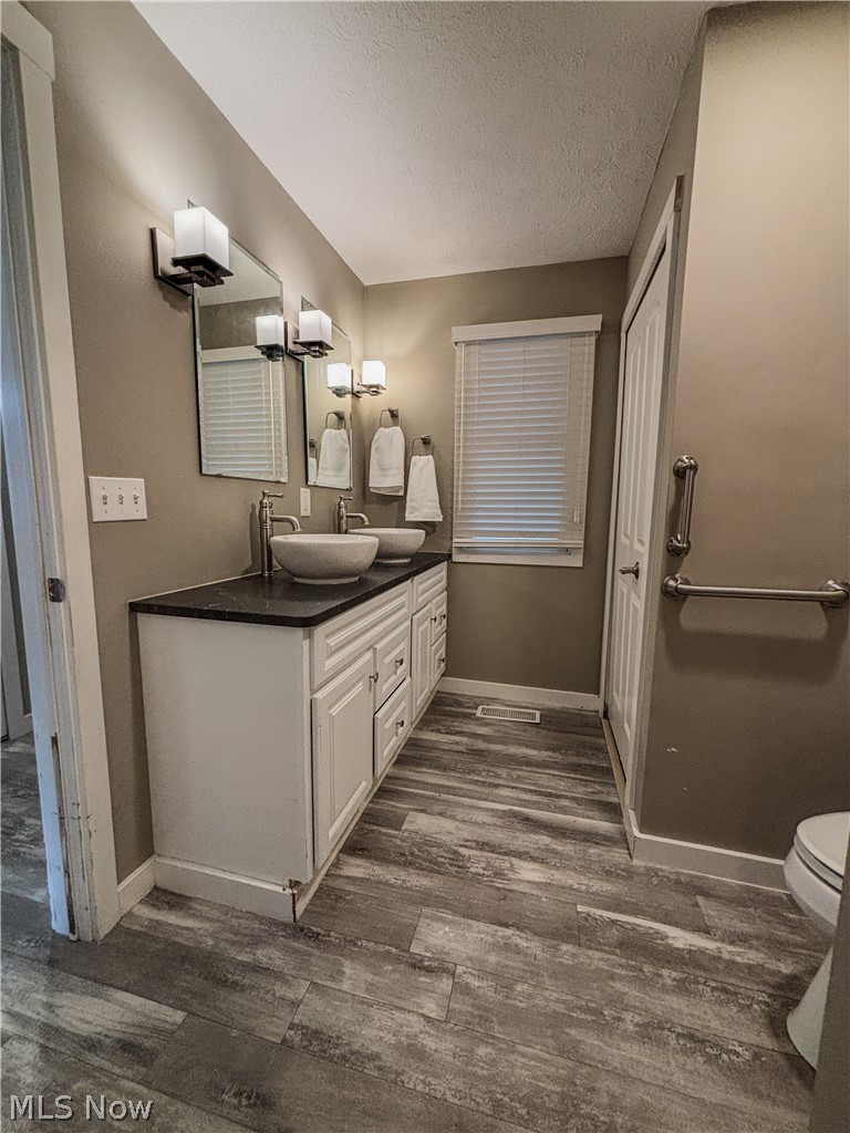 181 Sunset Road Avon Lake OH 44012