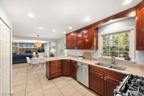 387 Hurst Drive Bay Village OH 44140