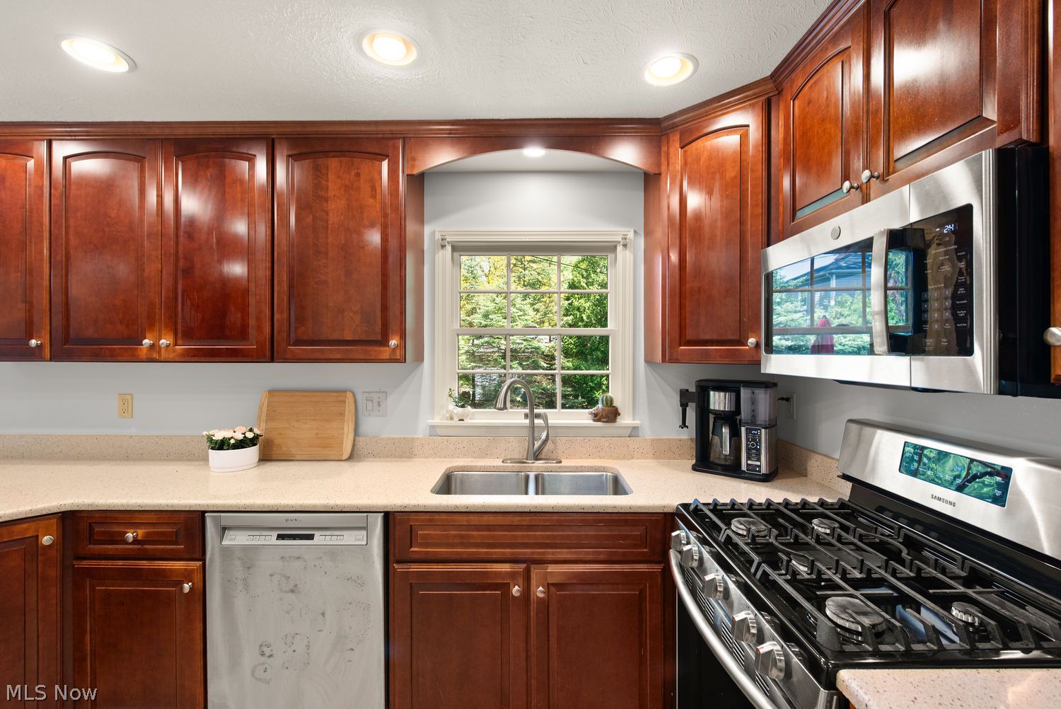 387 Hurst Drive Bay Village OH 44140