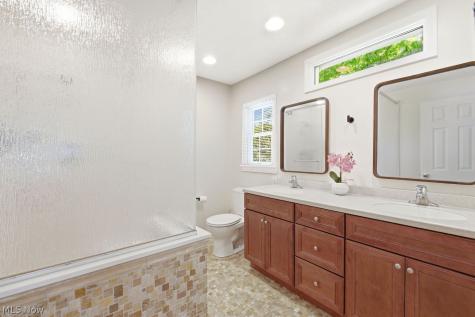 387 Hurst Drive Bay Village OH 44140