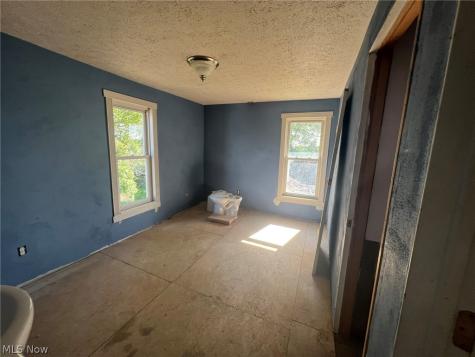 107 Elmwood Avenue Barberton OH 44203