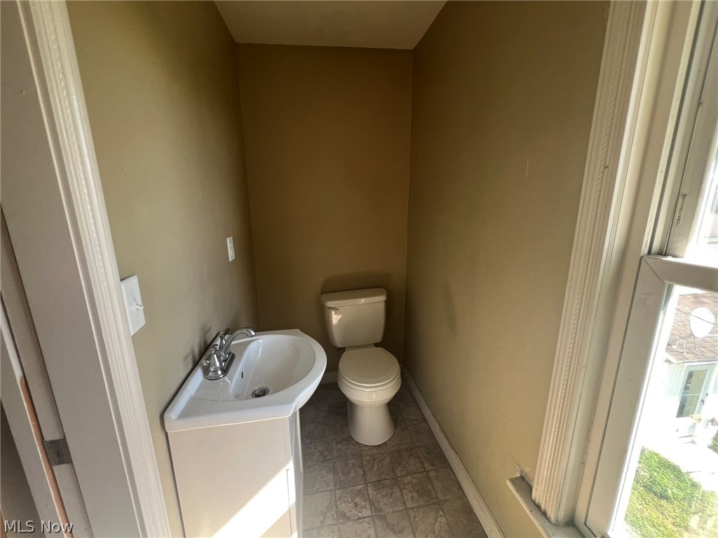 107 Elmwood Avenue Barberton OH 44203