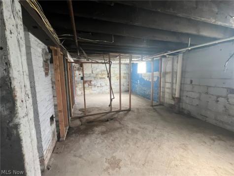 107 Elmwood Avenue Barberton OH 44203
