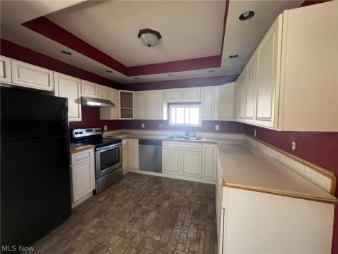 107 Elmwood Avenue Barberton OH 44203