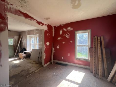 107 Elmwood Avenue Barberton OH 44203