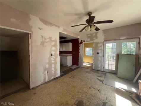 107 Elmwood Avenue Barberton OH 44203