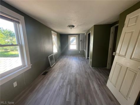 107 Elmwood Avenue Barberton OH 44203