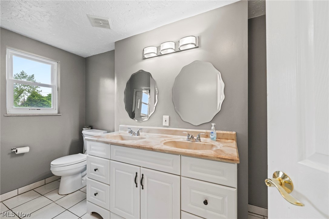 823 Belwood Drive Highland Heights OH 44143