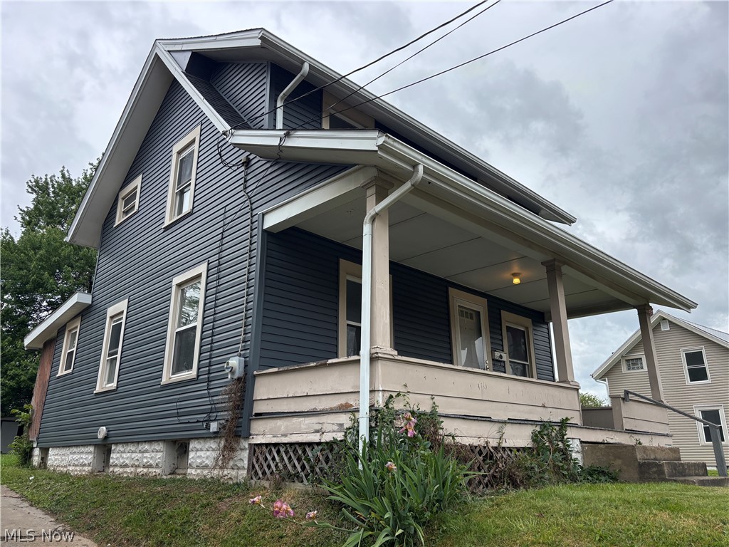 1713 Regal Avenue NE Canton OH 44705