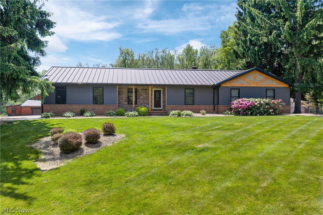 408 Center Road New Franklin OH 44319