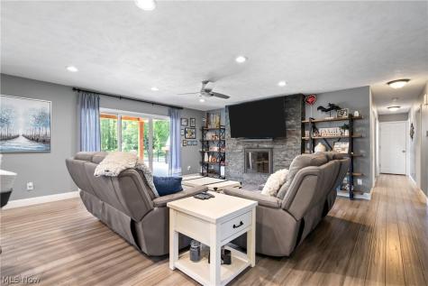 408 Center Road New Franklin OH 44319
