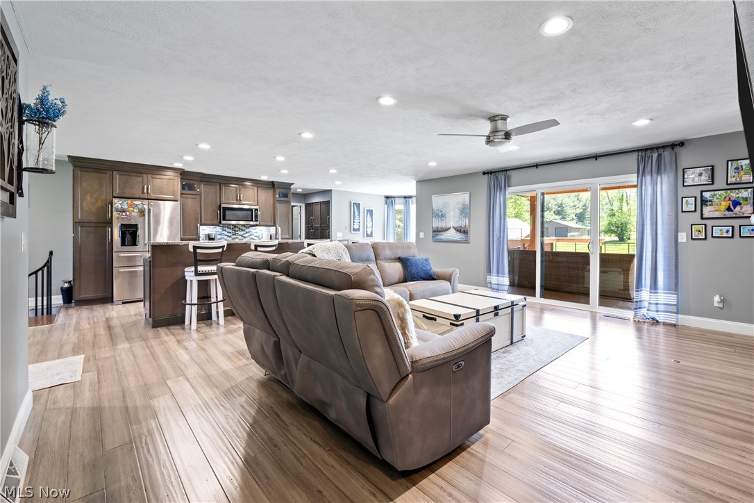 408 Center Road New Franklin OH 44319