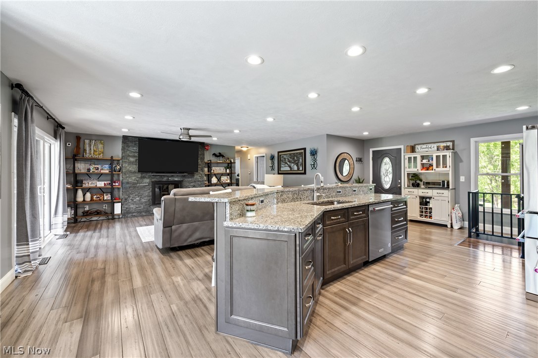 408 Center Road New Franklin OH 44319