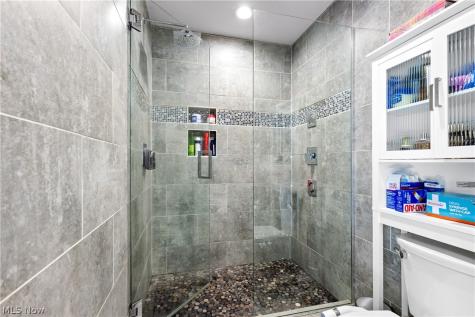 408 Center Road New Franklin OH 44319