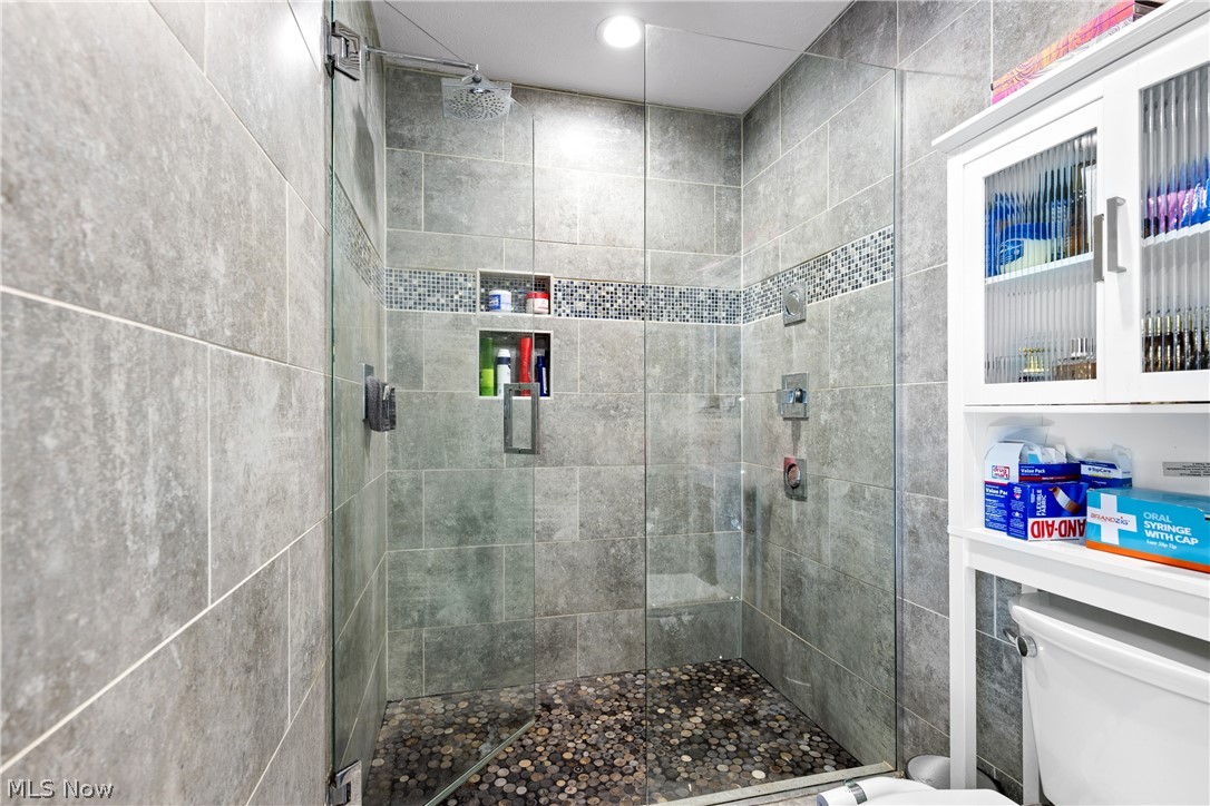 408 Center Road New Franklin OH 44319