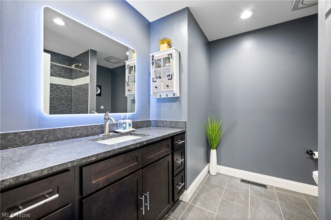 408 Center Road New Franklin OH 44319