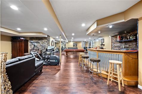 408 Center Road New Franklin OH 44319