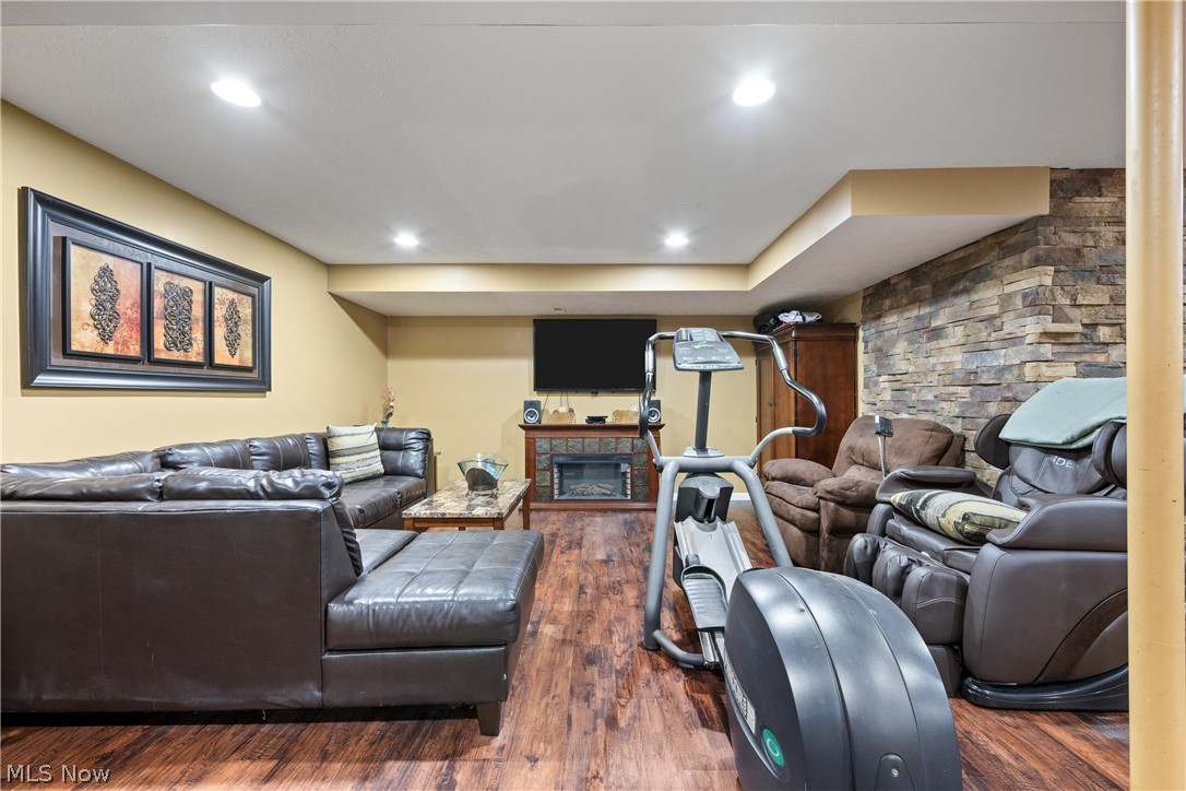 408 Center Road New Franklin OH 44319