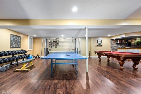 408 Center Road New Franklin OH 44319