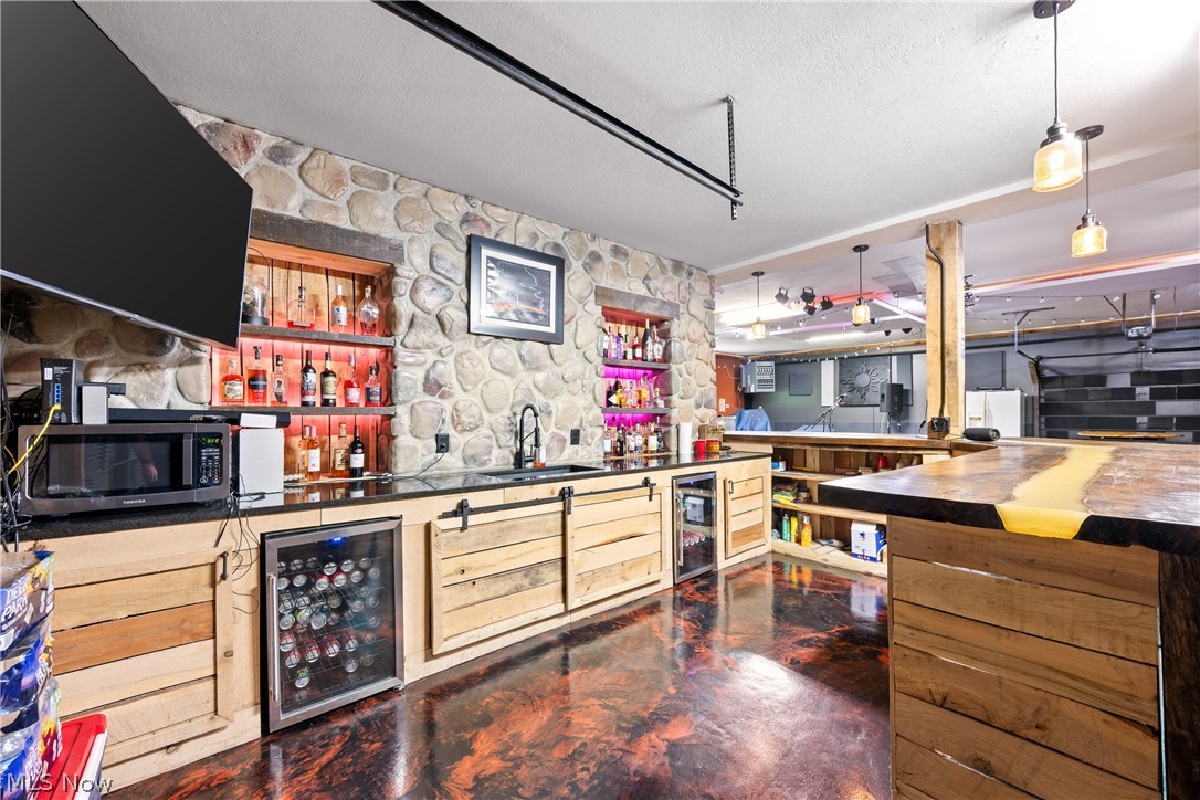 408 Center Road New Franklin OH 44319