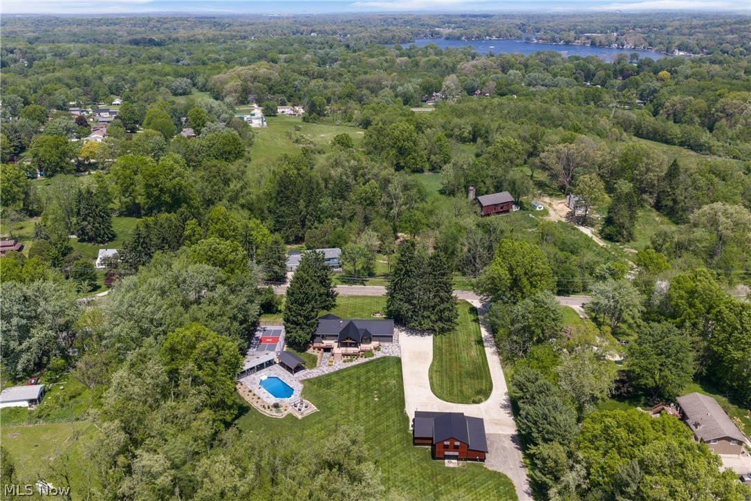 408 Center Road New Franklin OH 44319