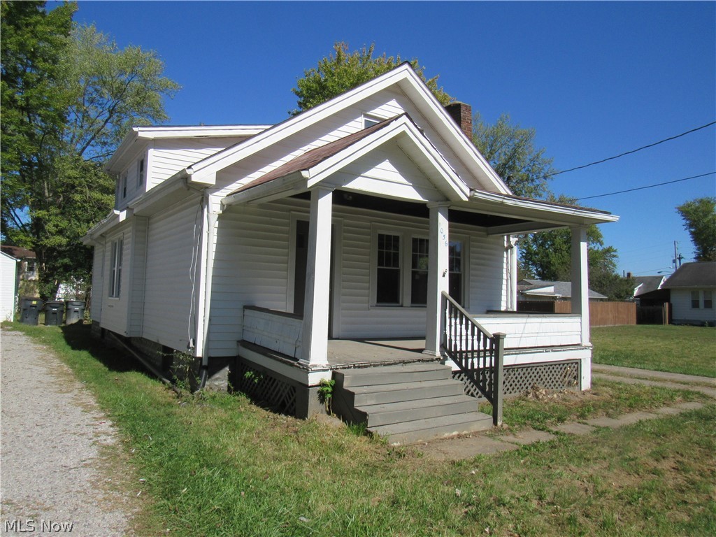 1056 Raymond Street NW Warren OH 44485