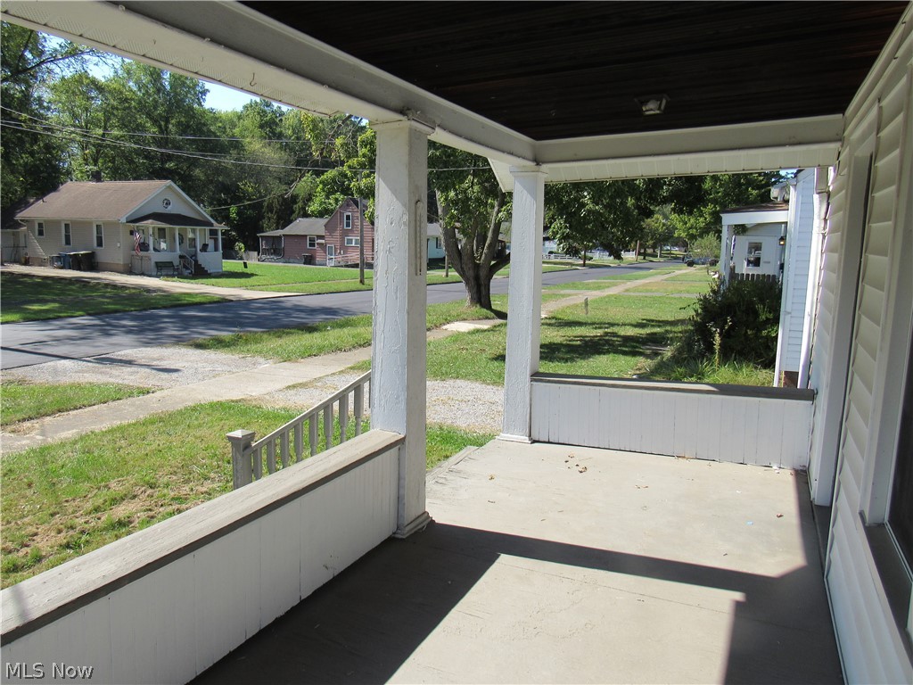 1056 Raymond Street NW Warren OH 44485