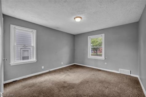 13305 Highlandview Avenue Cleveland OH 44135