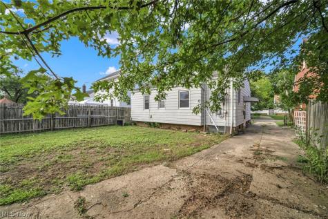 13305 Highlandview Avenue Cleveland OH 44135